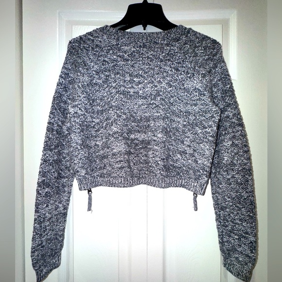 Abercrombie & Fitch Cozy Gray cropped Knit Sweater zipper sides. Size M GUC - Picture 7 of 11